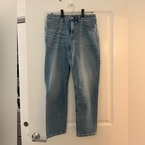 EVERLANE: The Curvy Cheeky Jean